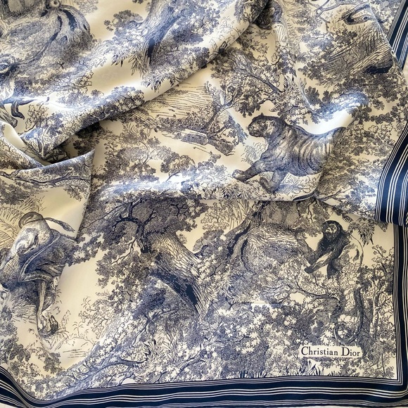 Christian Dior Ivory & Navy Blue Silk Twill - Picture 8 of 8